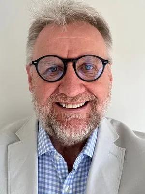Headshot photo of Derek Farrell